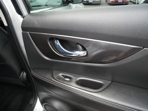 Used 2020 Nissan Rogue SV AWD/4WD image 32
