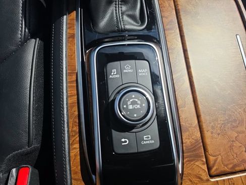 Used 2024 Nissan Armada SL w/ Captain's Chairs Package AWD/4WD image 21