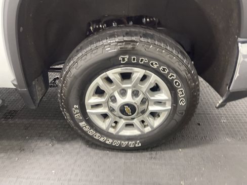 Used 2024 Chevrolet Silverado 2500 LT image 27