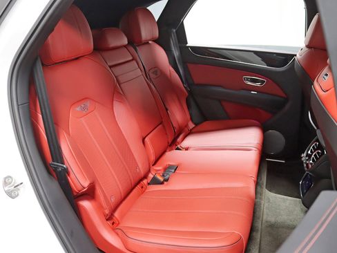 Used 2022 Bentley Bentayga image 37