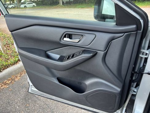 Used 2025 Nissan Rogue SV FWD image 15