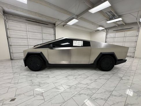 Used 2025 Tesla Cybertruck AWD Crew Cab image 5