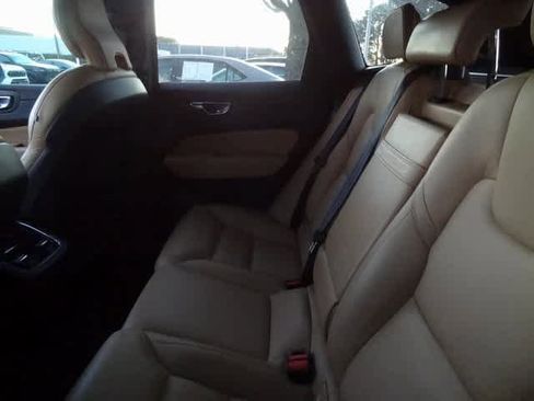 Used 2021 Volvo XC60 T5 Inscription w/ Advanced Package image 11