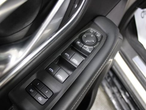 Used 2022 GMC Yukon SLT w/ SLT Premium Package image 20