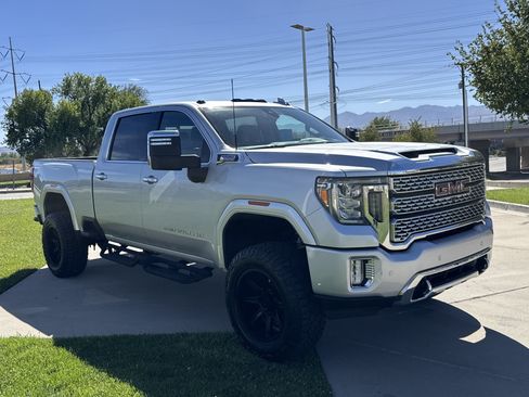 Used 2020 GMC Sierra 3500 Denali w/ Denali Ultimate Package AWD/4WD image 7