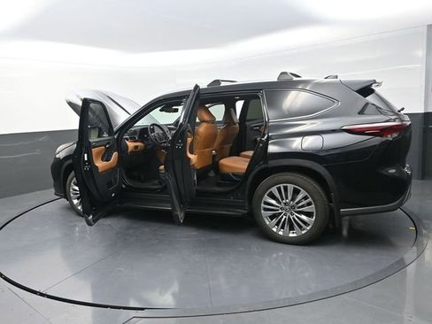 Used 2026 Toyota Highlander Platinum image 50
