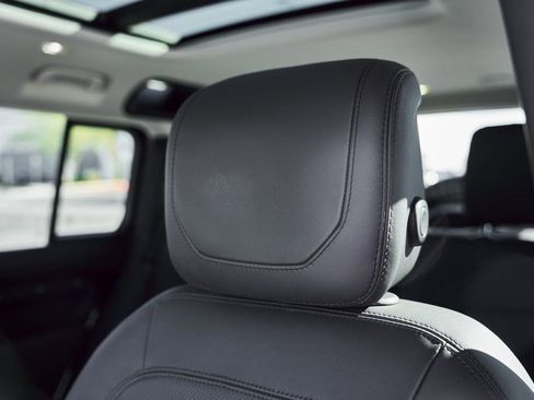 Used 2024 Land Rover Defender 110 SE image 58