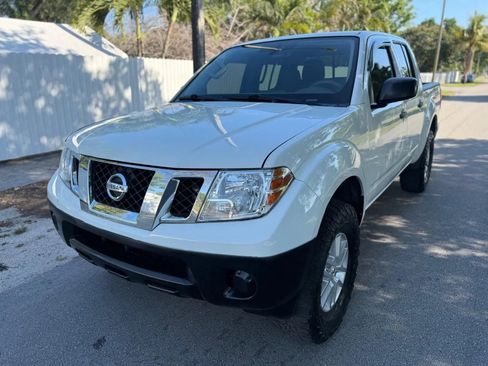 Used 2019 Nissan Frontier SV image 6
