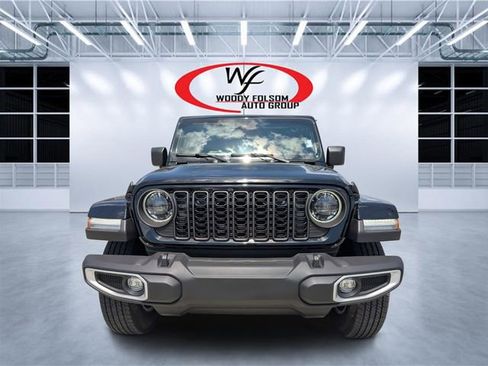 Used 2024 Jeep Gladiator Sport AWD/4WD image 9