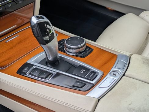 Used 2015 BMW 750Li RWD image 17