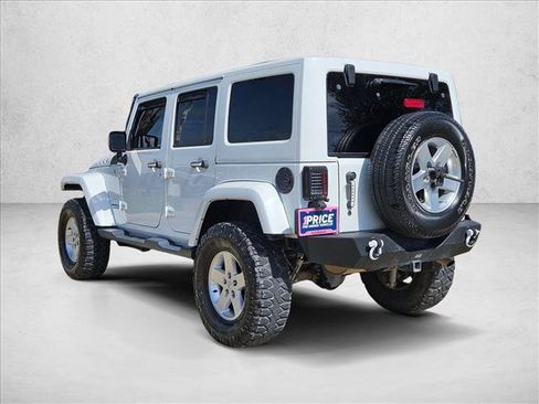 Used 2015 Jeep Wrangler Unlimited Sahara w/ Connectivity Group AWD/4WD image 8
