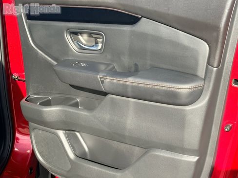 Used 2025 Honda Pilot TrailSport image 32