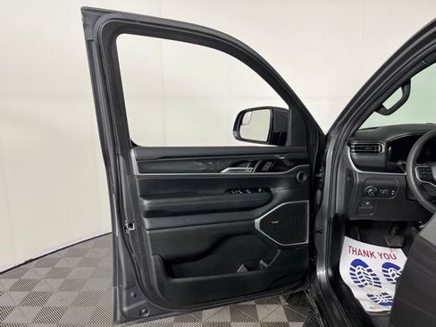 Used 2022 Jeep Wagoneer Series I AWD/4WD image 14