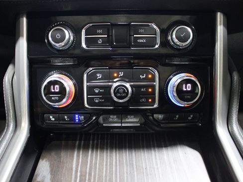 Used 2023 GMC Yukon XL Denali AWD/4WD image 18