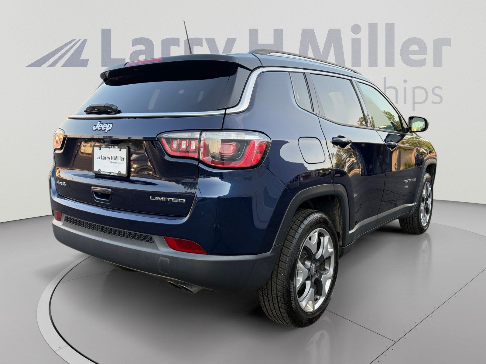 Used 2018 Jeep Compass Limited AWD/4WD image 5