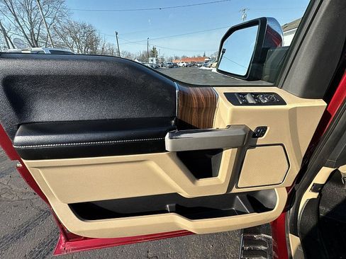 Used 2017 Ford F150 Lariat image 19
