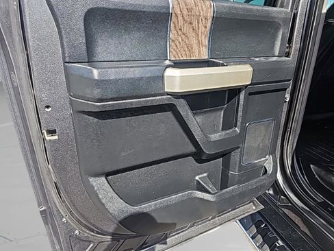 Used 2019 Ford F250 Lariat w/ Lariat Ultimate Package image 28