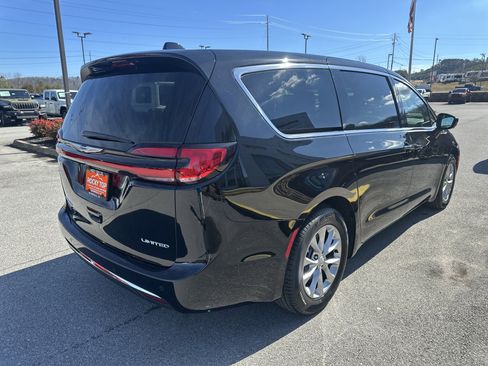 New 2026 Chrysler Pacifica Limited FWD image 7