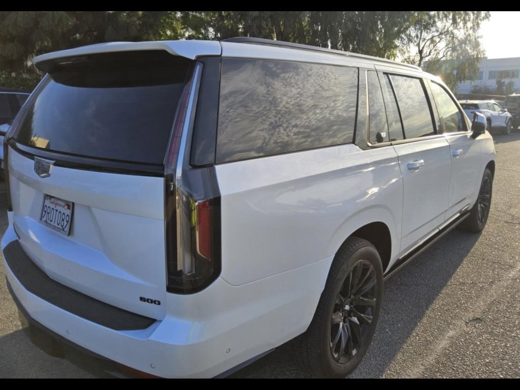 Used 2024 Cadillac Escalade ESV Sport Platinum w/ LPO, ONYX Package AWD/4WD image 8