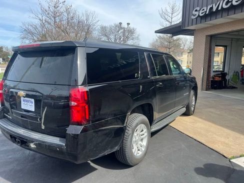 Used 2018 Chevrolet Suburban LT image 4