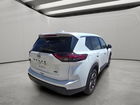 Used 2025 Nissan Rogue SV AWD/4WD image 9