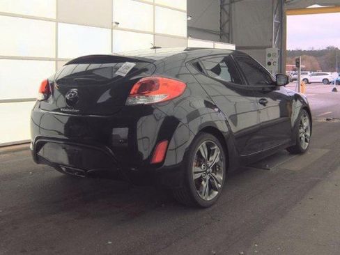 Used 2017 Hyundai Veloster Value Edition image 2