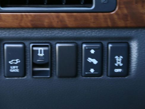 Used 2011 Nissan Armada Platinum w/ 2nd Row Captain Seat Pkg AWD/4WD image 13
