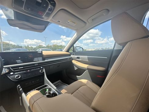 New 2025 Hyundai Sonata Limited image 11