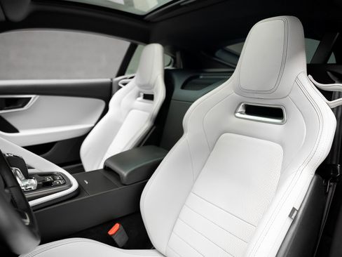 Used 2020 Jaguar F-TYPE Coupe image 61