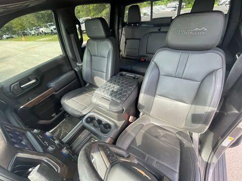 Used 2022 Chevrolet Silverado 1500 High Country w/ Technology Package AWD/4WD image 10
