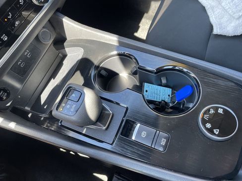 Used 2024 Nissan Rogue S AWD/4WD image 20