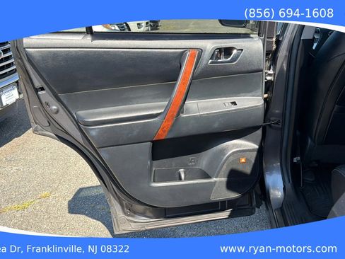 Used 2012 Toyota Highlander Limited w/ Tow Pkg AWD/4WD image 25