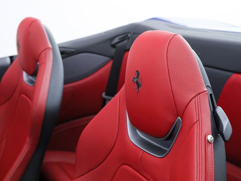 Certified 2019 Ferrari Portofino image 36