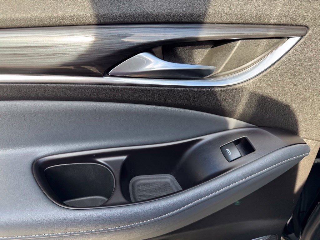 Used 2020 Buick Enclave Essence AWD/4WD image 18