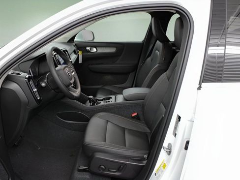 New 2025 Volvo XC40 B5 Core w/ Protection Package Premier image 13