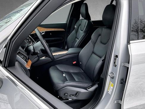 Certified 2024 Volvo XC90 B6 Plus w/ Protection Package image 21