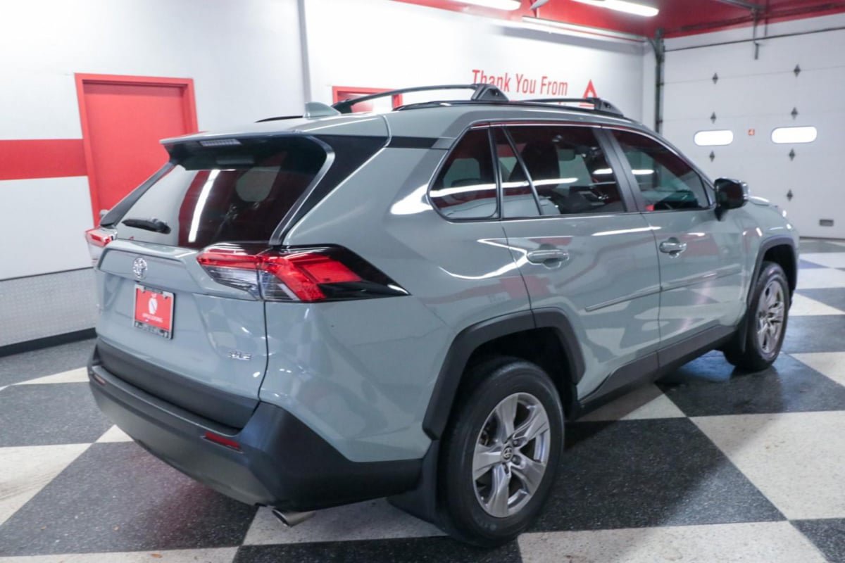 Used 2022 Toyota RAV4 XLE w/ Convenience Package FWD image 7