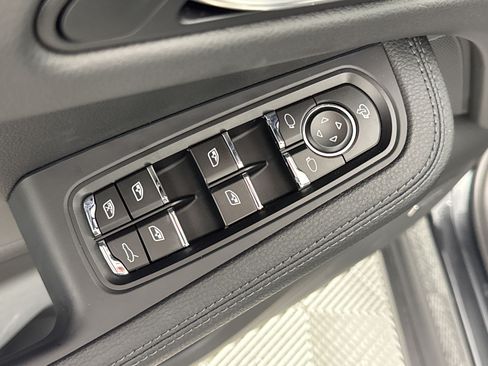 Certified 2026 Porsche Macan AWD/4WD image 13