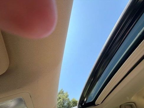 Used 2018 Toyota Avalon XLE Premium FWD image 5
