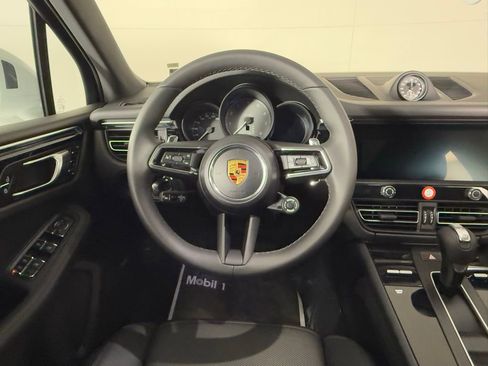 New 2026 Porsche Macan image 22