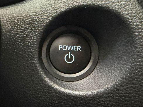 Used 2024 Toyota Corolla Cross SE w/ Moonroof Package image 19