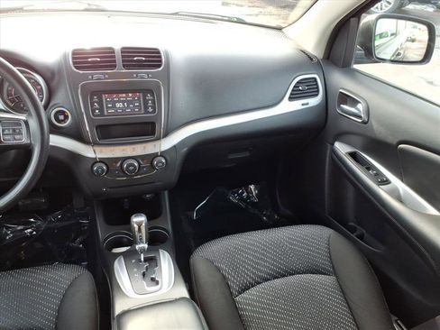 Used 2020 Dodge Journey SE w/ Blacktop Package image 11