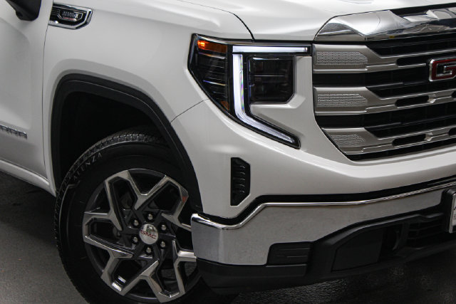 New 2026 GMC Sierra 1500 SLE w/ Preferred Package AWD/4WD image 3