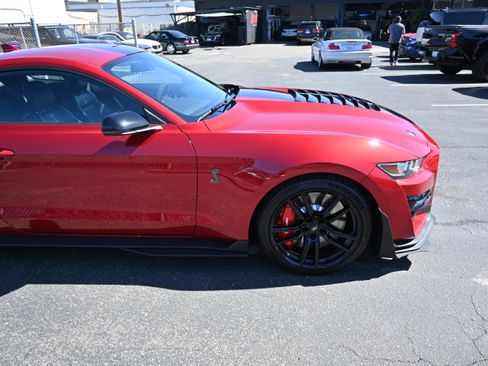 Used 2020 Ford Mustang Shelby GT500 w/ Technology Package RWD image 11