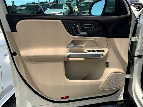 Used 2025 Mercedes-Benz GLB 250 image 15