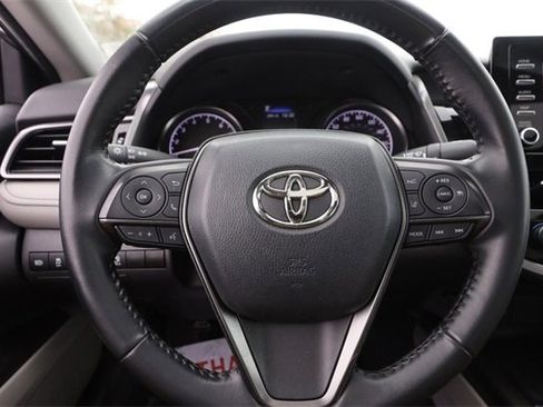 Used 2022 Toyota Camry SE image 11