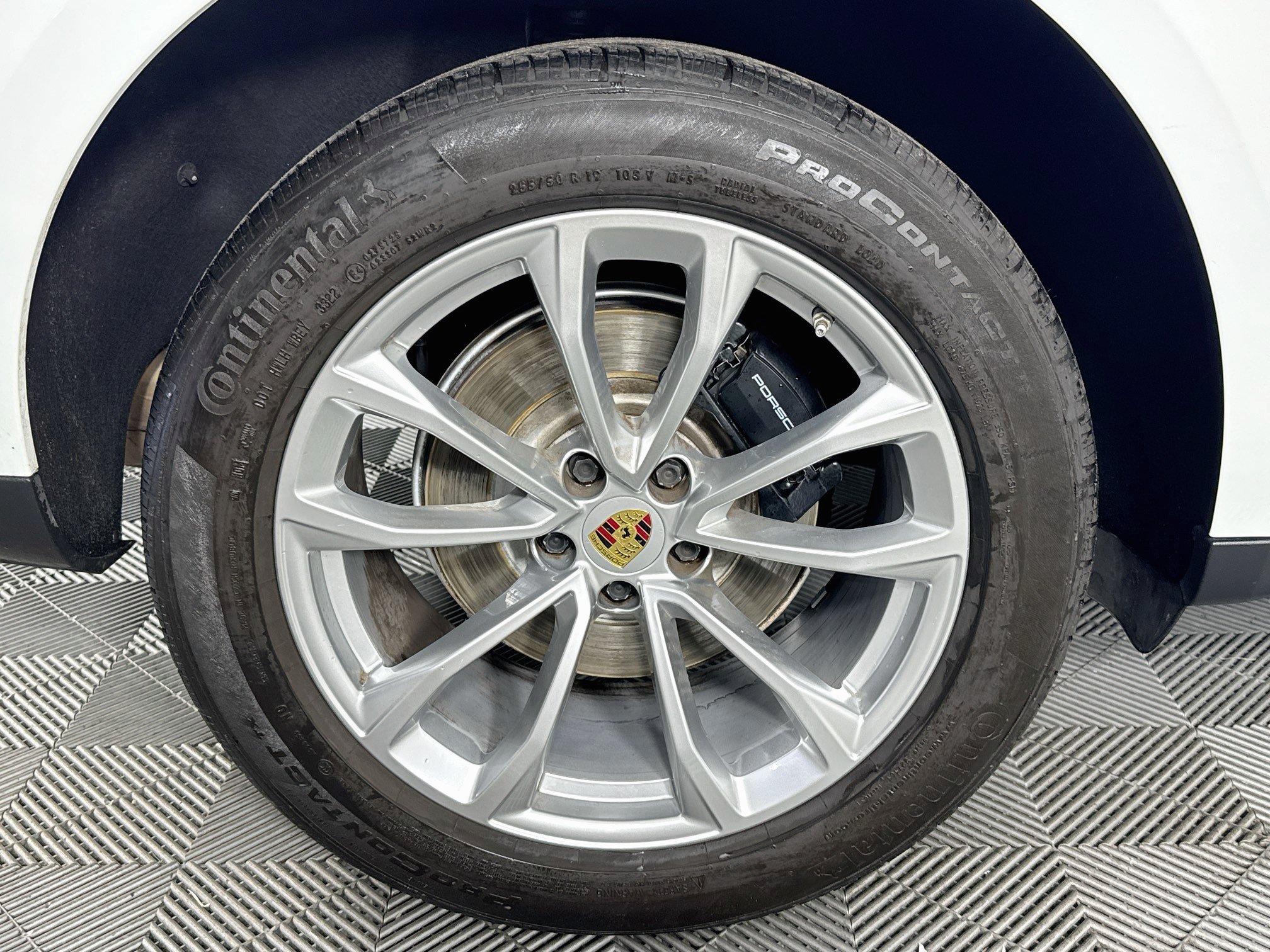 Used 2023 Porsche Macan AWD/4WD image 55