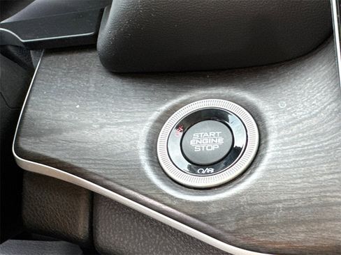 Used 2023 Jeep Grand Cherokee L Limited w/ Luxury Tech Group II image 12