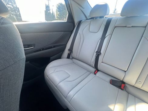 Used 2025 Hyundai Elantra Limited image 40