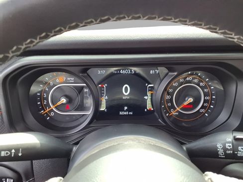 Used 2025 Jeep Wrangler Unlimited Rubicon AWD/4WD image 16